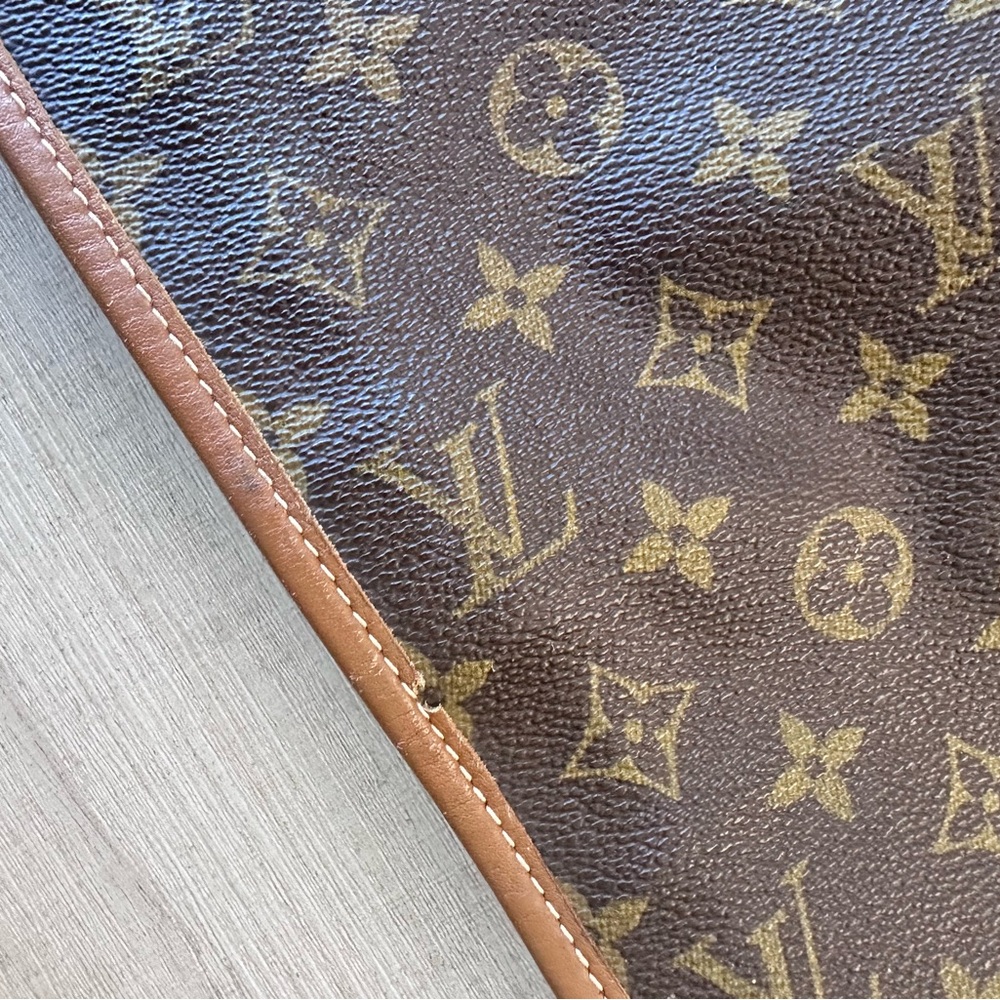 Extremely rare, vintage Louis Vuitton Monogram garment bag with side zippers. - Picture 14 of 16